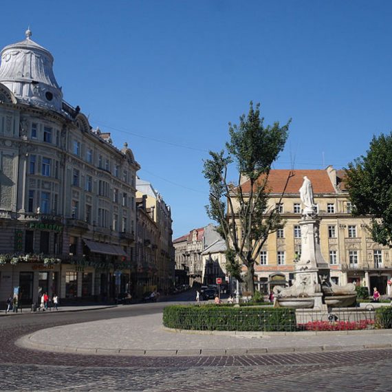 Марийская площадь во Львове