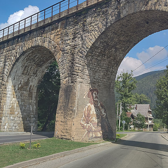 Мост-виадук Ворохты в Карпатах