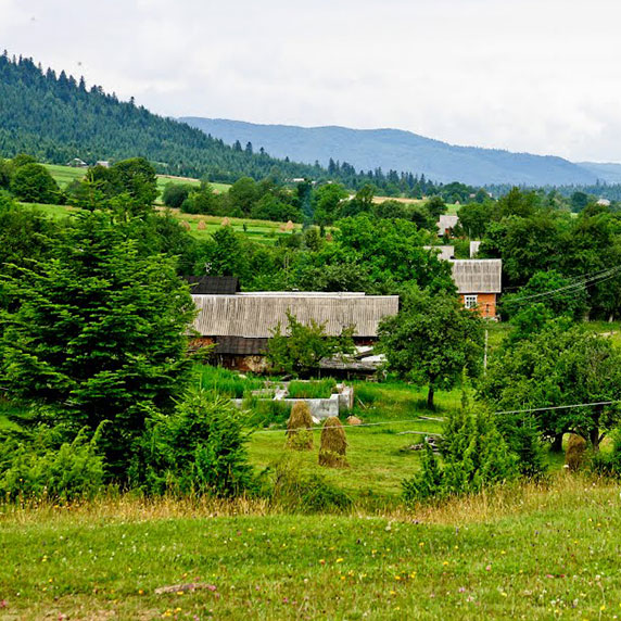 Село Труханів в Карпатах