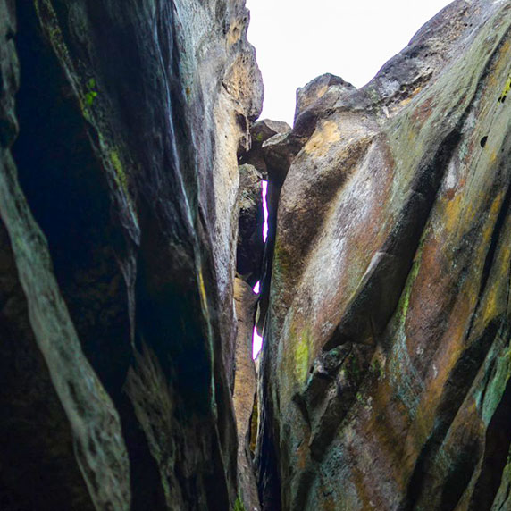 Скелі Довбуша в Карпатах