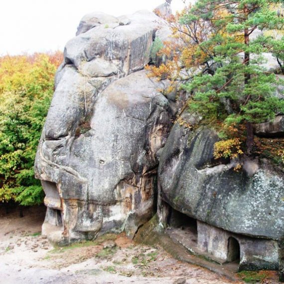 Скелі Довбуша в Карпатах