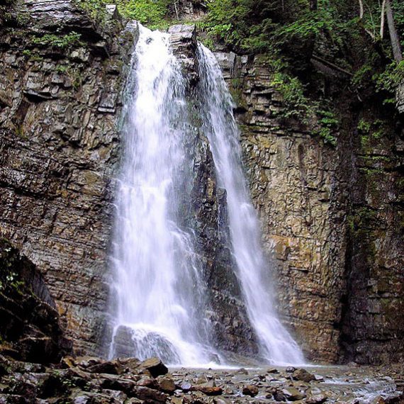 Манявский водопад в Карпатах