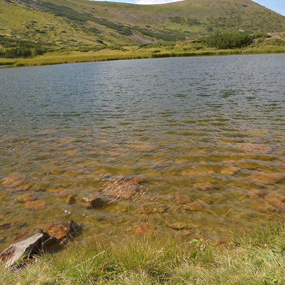 Озеро Несамовитое в Карпатах